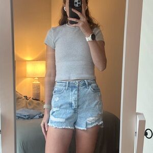 Hollister CURVY ULTRA HIGH-RISE MOM SHORT 3”